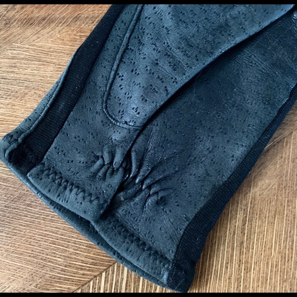 CLEARANCE Vintage Black Leather Gloves - Picture 5 of 8